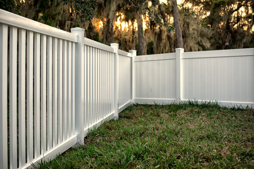 How Much Does It Cost To Install A Vinyl Fence Per Linear Foot